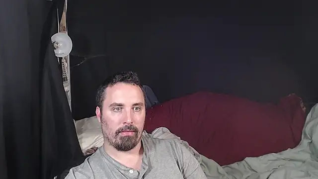 Snapshot of Metalstud chatting on October 8, 2025, 11:27 pm Metalstud online show from October 8, 2025, 11:27 pm