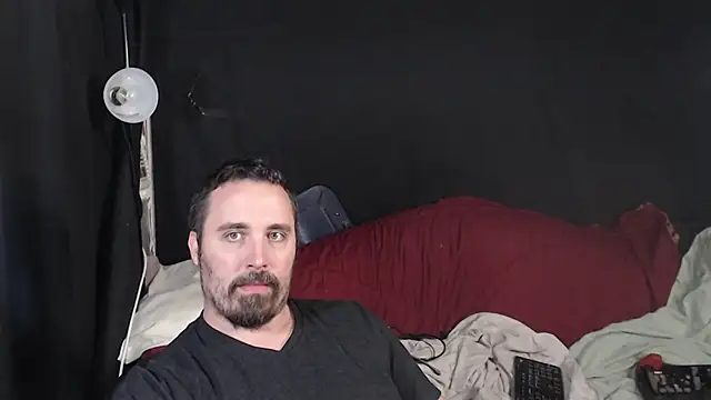 Snapshot of Metalstud chatting on October 17, 2025, 3:43 am Metalstud online show from October 17, 2025, 3:43 am