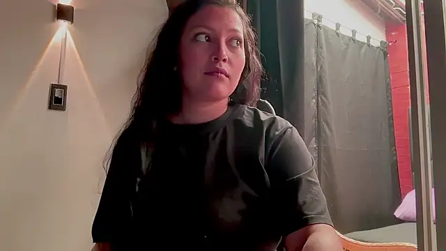 Snapshot of MarcellaGriffin chatting on June 24, 2026, 5:22 pm MarcellaGriffin online show from June 24, 2026, 5:22 pm