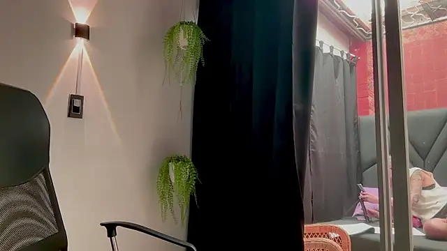 Snapshot of MarcellaGriffin chatting on June 25, 2026, 5:18 pm MarcellaGriffin online show from June 25, 2026, 5:18 pm