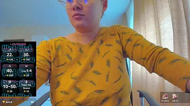 Snapshot of hot_evil_queen chatting on November 12, 2025, 10:52 am hot evil queen online show from November 12, 2025, 10:52 am