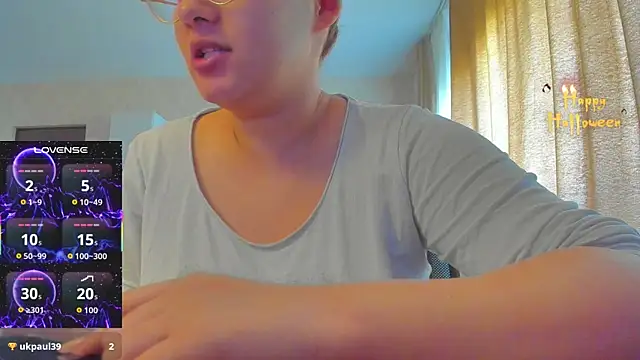 Snapshot of hot_evil_queen chatting on October 19, 2025, 7:33 am hot evil queen online show from October 19, 2025, 7:33 am