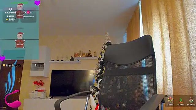 Snapshot of hot_evil_queen chatting on December 14, 2025, 10:10 am hot evil queen online show from December 14, 2025, 10:10 am