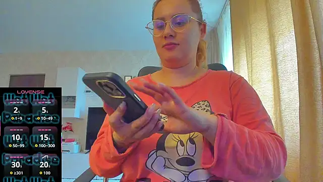 Snapshot of hot_evil_queen chatting on November 11, 2025, 11:49 am hot evil queen online show from November 11, 2025, 11:49 am