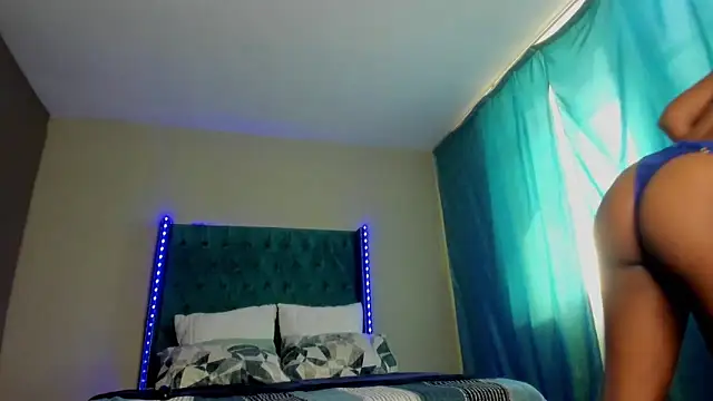 BlueberryDiamond online show from January 19, 2025, 2:17 pm