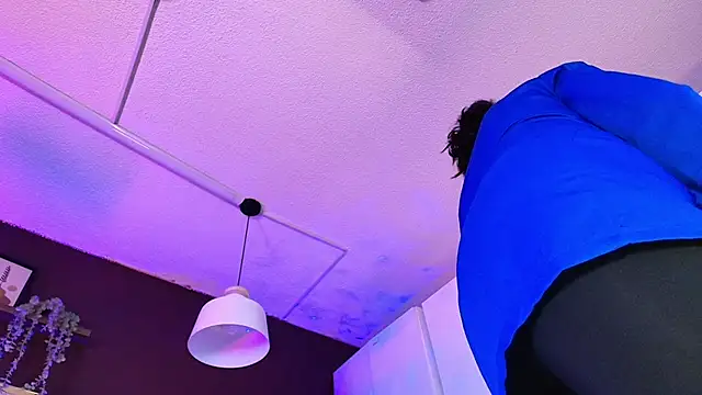 Inndrahot online show from October 11, 2025, 4:02 am