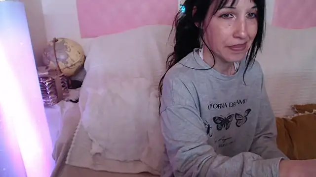 Snapshot of -carla- chatting on May 8, 2026, 5:22 am -carla- online show from May 8, 2026, 5:22 am