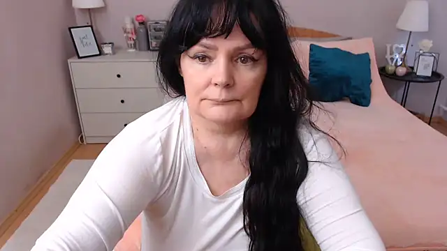 Snapshot of LeveMe2Nightt chatting on May 28, 2026, 12:00 pm LeveMe2Nightt online show from May 28, 2026, 12:00 pm