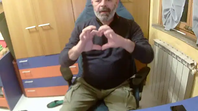 Snapshot of Tango128 chatting on November 14, 2025, 5:49 pm Tango128 online show from November 14, 2025, 5:49 pm