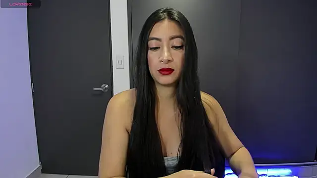 Snapshot of MeganWhite3 chatting on December 14, 2025, 1:34 am MeganWhite3 online show from December 14, 2025, 1:34 am