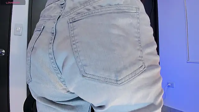 Snapshot of MeganWhite3 chatting on October 21, 2025, 3:06 am MeganWhite3 online show from October 21, 2025, 3:06 am