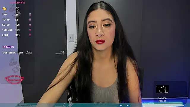 Snapshot of MeganWhite3 chatting on November 8, 2025, 5:33 am MeganWhite3 online show from November 8, 2025, 5:33 am