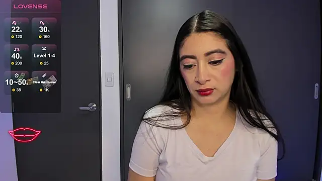 Snapshot of MeganWhite3 chatting on October 14, 2025, 1:28 am MeganWhite3 online show from October 14, 2025, 1:28 am