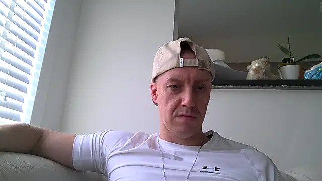 Snapshot of ploki2180 chatting on October 26, 2025, 12:38 pm ploki2180 online show from October 26, 2025, 12:38 pm