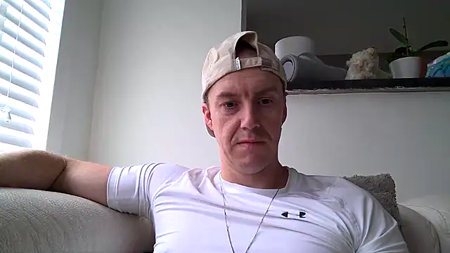 Snapshot of ploki2180 chatting on October 19, 2025, 8:50 am ploki2180 online show from October 19, 2025, 8:50 am