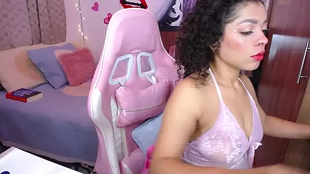 Snapshot of MarilynJones chatting on February 13, 2025, 6:52 am MarilynJones online show from February 13, 2025, 6:52 am