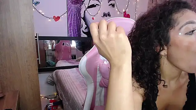 Snapshot of MarilynJones chatting on February 24, 2025, 2:19 am MarilynJones online show from February 24, 2025, 2:19 am