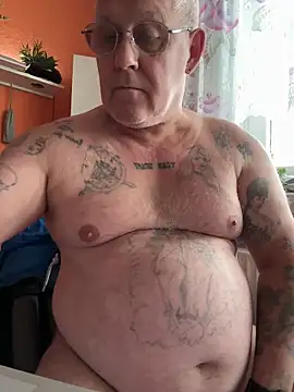 smaili1513 online show from February 6, 2025, 10:04 am