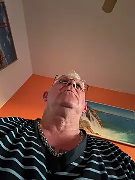 smaili1513 online show from May 28, 2026, 7:09 pm