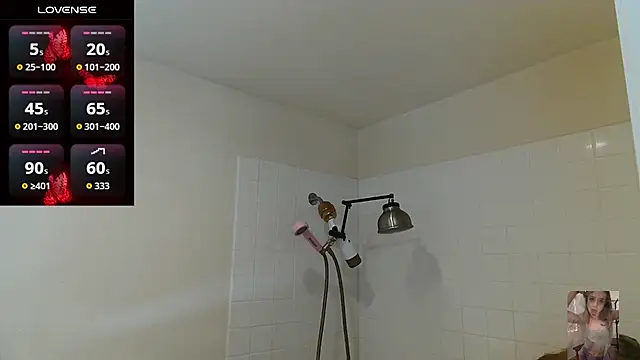 Snapshot of Blondiewithanass chatting on July 6, 2026, 3:36 pm Blondiewithanass online show from July 6, 2026, 3:36 pm