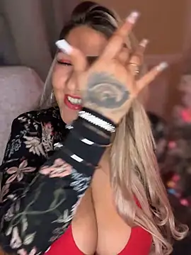 Snapshot of LittleMissEeve chatting on December 4, 2025, 1:26 am LittleMissEeve online show from December 4, 2025, 1:26 am