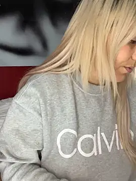 Snapshot of LittleMissEeve chatting on December 15, 2025, 11:20 pm LittleMissEeve online show from December 15, 2025, 11:20 pm