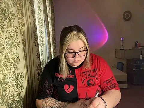 Kira Magni online show from February 3, 2025, 1:08 pm