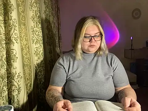 Kira Magni online show from February 2, 2025, 8:30 pm