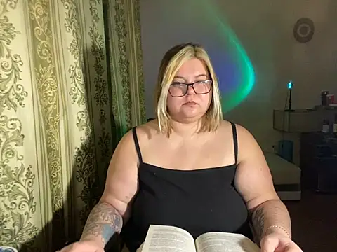 Kira Magni online show from February 9, 2025, 8:13 pm