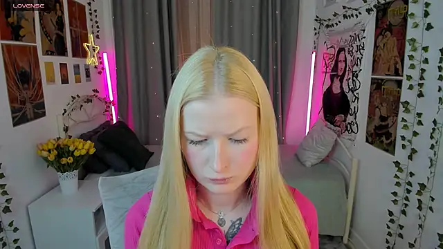 Snapshot of Laly_Peach chatting on October 18, 2025, 3:58 pm Laly Peach online show from October 18, 2025, 3:58 pm