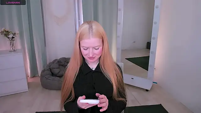 Snapshot of Laly_Peach chatting on March 29, 2026, 11:56 am Laly Peach online show from March 29, 2026, 11:56 am