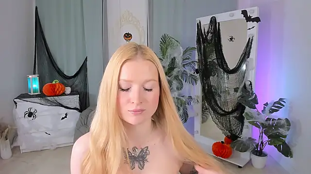 Snapshot of Laly_Peach chatting on October 27, 2025, 4:30 pm Laly Peach online show from October 27, 2025, 4:30 pm