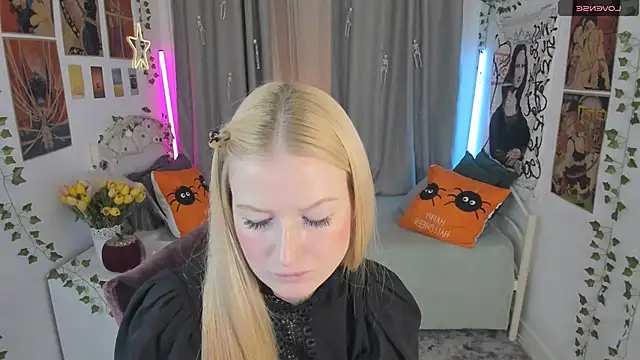 Snapshot of Laly_Peach chatting on October 28, 2025, 12:15 pm Laly Peach online show from October 28, 2025, 12:15 pm