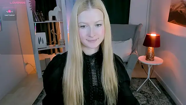 Snapshot of Laly_Peach chatting on November 3, 2025, 11:03 am Laly Peach online show from November 3, 2025, 11:03 am