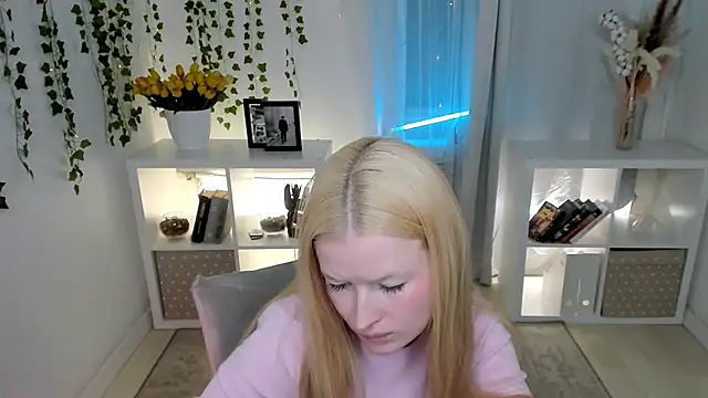 Snapshot of Laly_Peach chatting on April 3, 2026, 12:11 pm Laly Peach online show from April 3, 2026, 12:11 pm