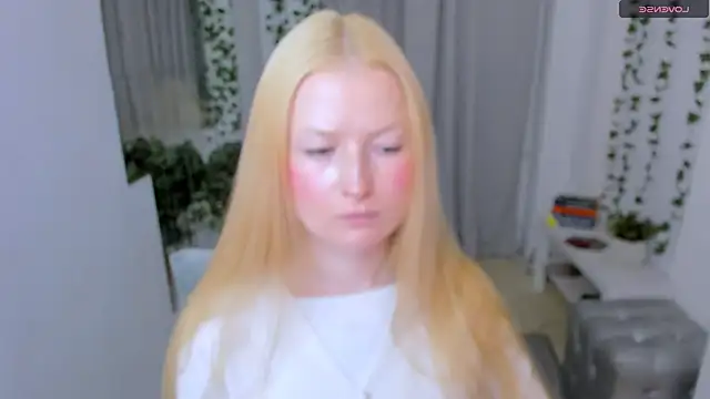 Snapshot of Laly_Peach chatting on May 27, 2026, 11:06 am Laly Peach online show from May 27, 2026, 11:06 am