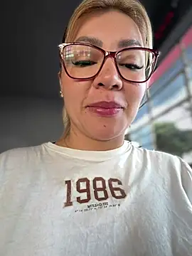 Snapshot of DIANITA_1988 chatting on August 1, 2026, 1:09 pm DIANITA 1988 online show from August 1, 2026, 1:09 pm