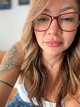Snapshot of DIANITA_1988 chatting on June 14, 2026, 2:51 pm DIANITA 1988 online show from June 14, 2026, 2:51 pm