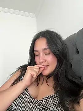 Snapshot of Nina_lovi chatting on December 8, 2024, 9:30 pm Nina lovi online show from December 8, 2024, 9:30 pm