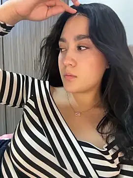 Snapshot of Nina_lovi chatting on December 4, 2025, 12:20 am Nina lovi online show from December 4, 2025, 12:20 am