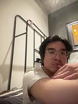 KayNguyenn online show from March 23, 2026, 7:25 pm