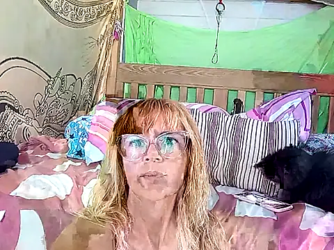 Luna-Natural online show from March 5, 2025, 5:39 pm