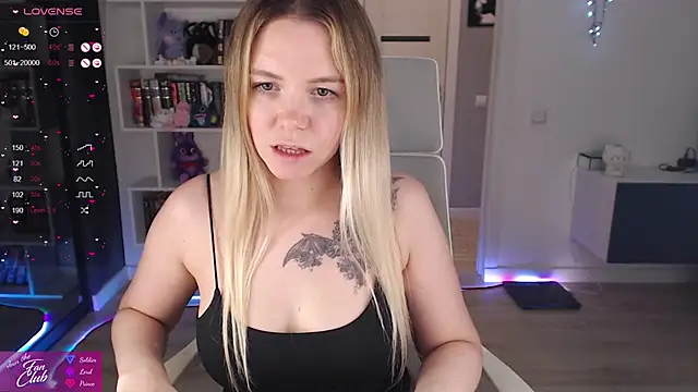 Snapshot of Emma_Bryan chatting on November 20, 2025, 7:25 pm Emma Bryan online show from November 20, 2025, 7:25 pm