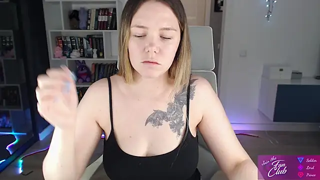 Snapshot of Emma_Bryan chatting on May 12, 2026, 7:31 pm Emma Bryan online show from May 12, 2026, 7:31 pm