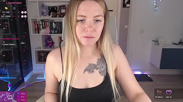 Snapshot of Emma_Bryan chatting on November 21, 2025, 6:18 pm Emma Bryan online show from November 21, 2025, 6:18 pm