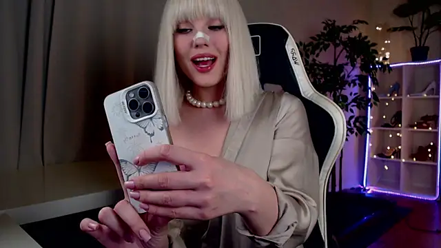 Queensy Sins online show from March 1, 2026, 5:02 pm