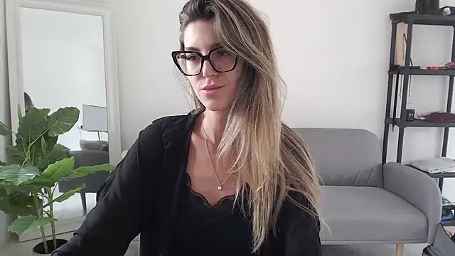 Snapshot of nicole_98 chatting on November 19, 2025, 10:37 am nicole 98 online show from November 19, 2025, 10:37 am