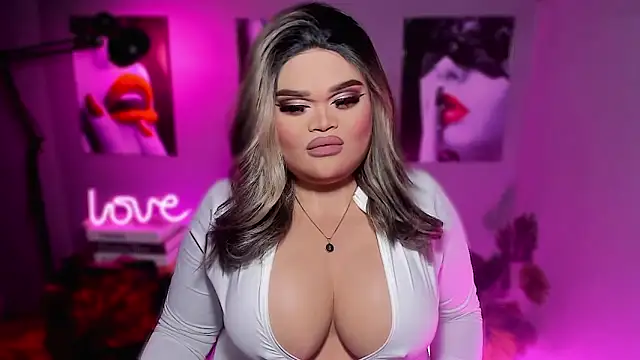 Snapshot of KarolinaThompson chatting on December 16, 2025, 7:01 am KarolinaThompson online show from December 16, 2025, 7:01 am