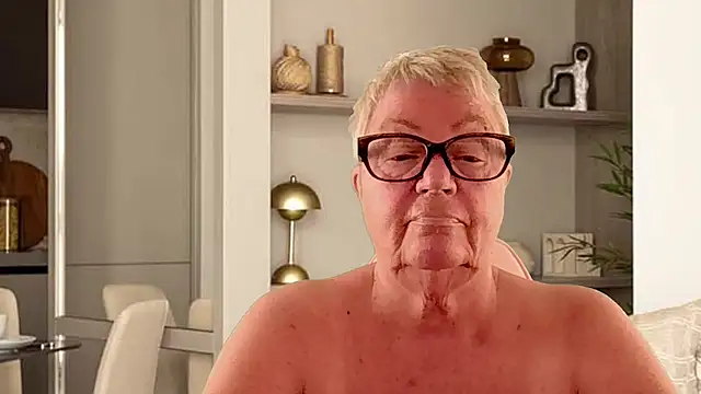 GrannyChrissy68 online show from April 9, 2026, 2:12 pm