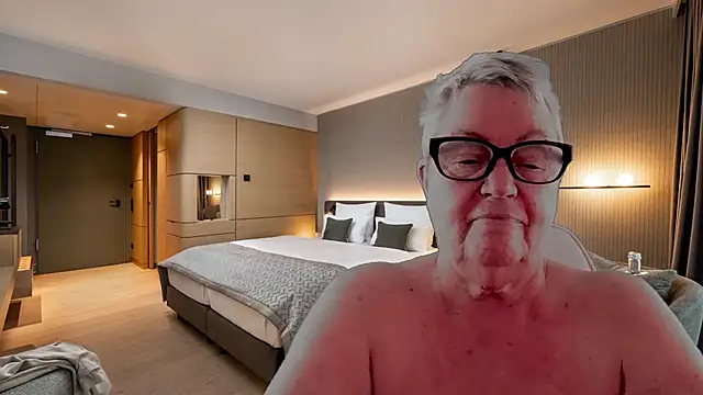 GrannyChrissy68 online show from January 11, 2026, 3:41 pm